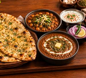 Garlic Naan With Chole/Dal Makhani