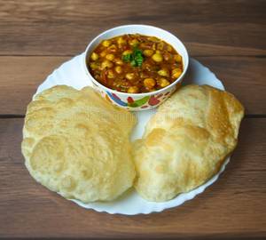 5Pc Poori With Chola