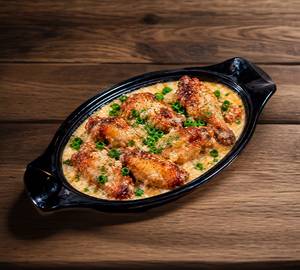 Chicken Wings Garlic gravy