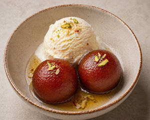 Gulab Jamun With Icecream