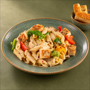 Creamy Chicken Alfredo Penne Pasta