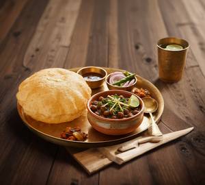 Chole Bhatoora