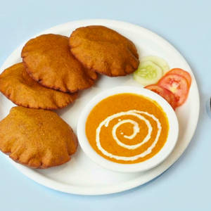 Shahi Paneer With 4 Vrat Ki Poori
