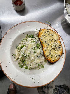 White Sauce Mushroom Pasta