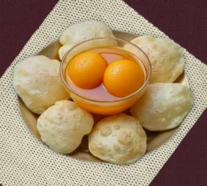 Hot Luchi 4Pcs With Hot Komola Bhog Rosogolla 2Pcs
