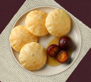 Hot Luchi 4pcs With Hot Gulab Jamun (2Pcs)
