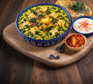 Palak paneer khichadi with dahi and papad