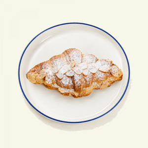 Almond Croissant (serves-1)
