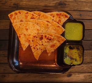 Aloo Paratha With Curd 200Gm