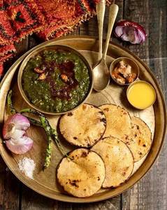 Sarso ka Saag with Makka Roti