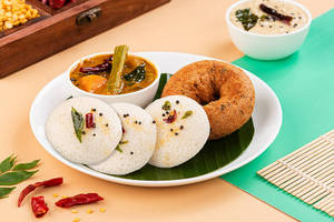 Idli ( 3 Medium ) &  Medu Vada Combo