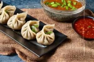 Veg Chilly Momos [6 Pieces]