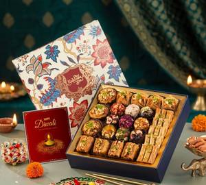 Regalia Baklava & Indian Fusion Gift Box (580G)
