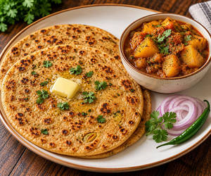 Koraishutir Kochuri With Aloo Dum [4 pieces]