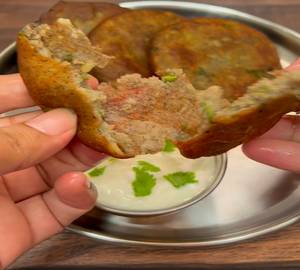 Aalu Kachori With Dahi (Kuttu Aata)