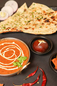 Dal Makhani 300ml + 1 Butter Naan + 1 Gulab Jamun + Onion + Chutney