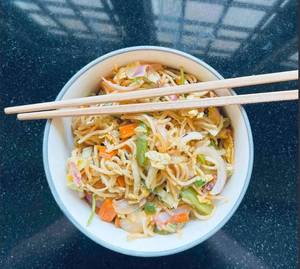 Full Egg Chicken Hakka Chowmein