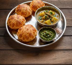 Kuttu Puri With Gravy