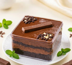 Kitkat Tub Cake
