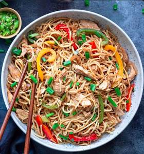 Half Chicken Hakka Chowmein