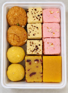 Vaigai Ghee & Milk Assorted Sweets (500g)