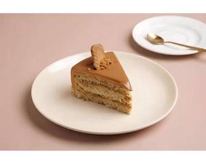 Vanilla Biscoff Slice Cake