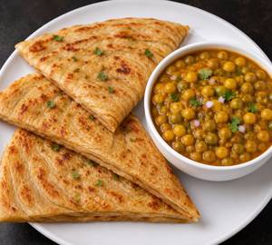 3 Triangle Paratha with Ghugni [300 Ml]