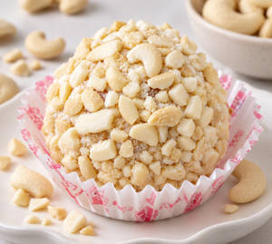 Kaju Ladoo (6 Pieces)