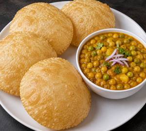 4 Luchi with Ghugni [300 Ml]