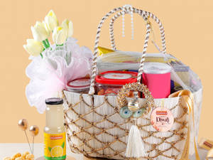 Snack O'clock Mithai Hamper