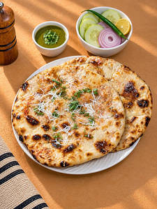 Stuffed Butter Naan [1 Piece]