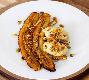 Grilled Banana With Vanilla Ice Cream