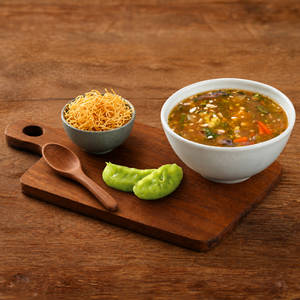 Lung-Fung Veg Manchow Soup + Momo