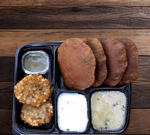4 Kuttu Poori Thali