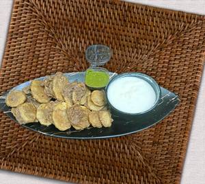 Kuttu Pakodi (12 Pcs) With Curd & Chutney