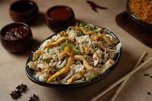 Egg Chicken Hakka Noodles