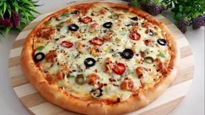 Chicken Cheese Pizza