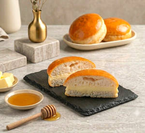 Bun Maska With Honey