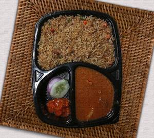 Veg Fried Rice With Chicken Curry (2Pcs)