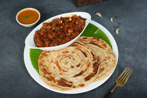 Chicken Kothu Fry With Indian Breads.