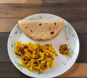 5 plain paratha with Aloo Bhujiya onion  salad