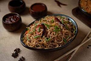 Veg Chilli Garlic Hakka Noodles