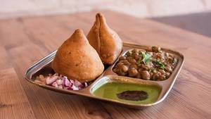 Samose Chole Plt. Desi Ghee