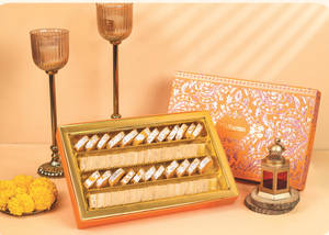 Kaju Barfi (Kaju Katli) & Pattisa Slice (900 Gm)