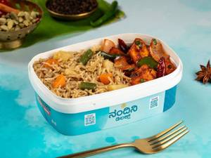 Andhra Veg Biryani With Paneer Chilly Box