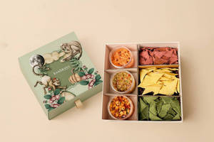 Assorted Crackers & Dips Gift Box