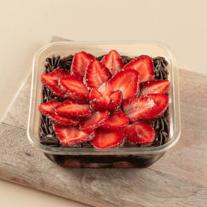 Traditional Chocolate Strawberry Gateau - Delforme