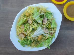 Veg Hakka Nooles