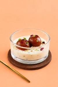 Gulab Jamun with Rabdi