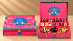 Seven Treasures Gourmet Nut Gift Box
